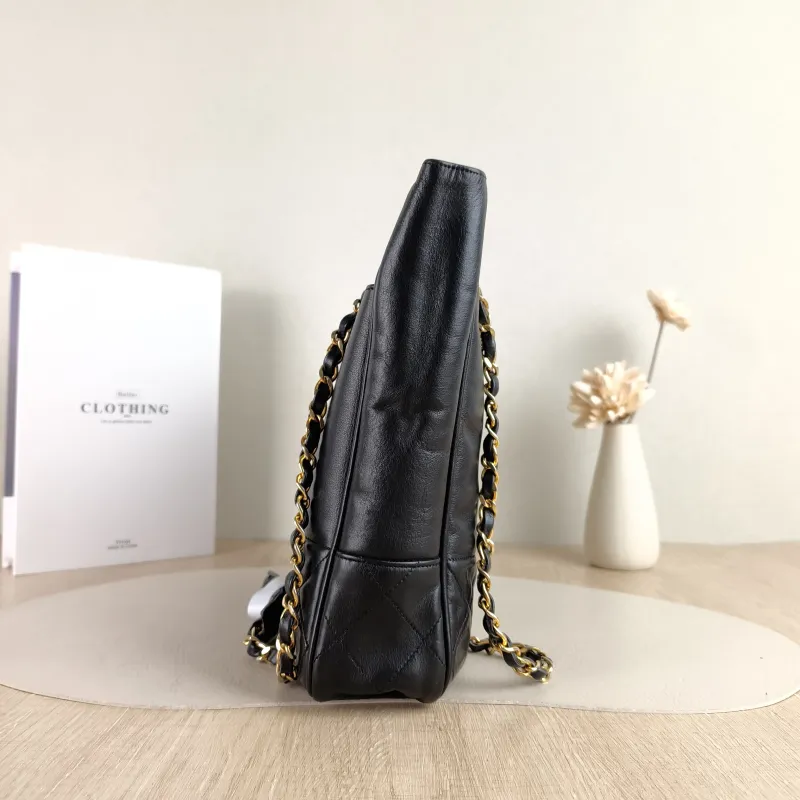 Chanel Shoulder Bag tote Black Calfskin One Size 31 × 6 × 25 cm 0 — detail view 9 of 13