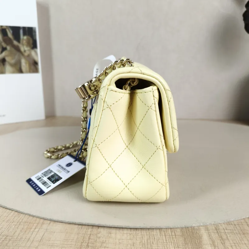 Chanel Crossbody Bag c Yellow Lambskin Mini 17 × 8 × 13.5 cm — detail view 11 of 14