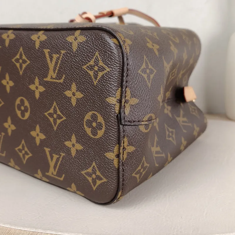 Louis Vuitton Crossbody Bag NÉONOÉ Bucket Bag BB Monogram PVC BB 20 × 13 × 20 cm — detail view 6 of 10