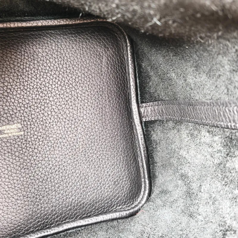 Hermès Top Handle Bag Picotin Lock 22 22 Black TC Calfskin Medium 22 × 17 × 21 cm U — detail view 6 of 11
