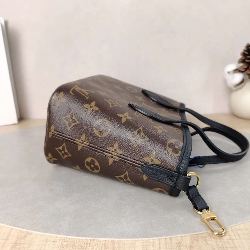 Louis Vuitton Crossbody Bag NEVERFULL INSIDE OUT BB Black PVC · Calfskin BB26.5 × 11 × 16.5 cm — detail view 16 of 17
