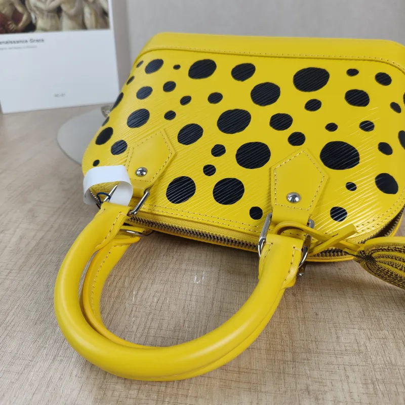 Louis Vuitton Top Handle Bag Alma BB Epi Embossed Calfskin BB 23.5 × 11.5 × 17.5 cm — detail view 7 of 13