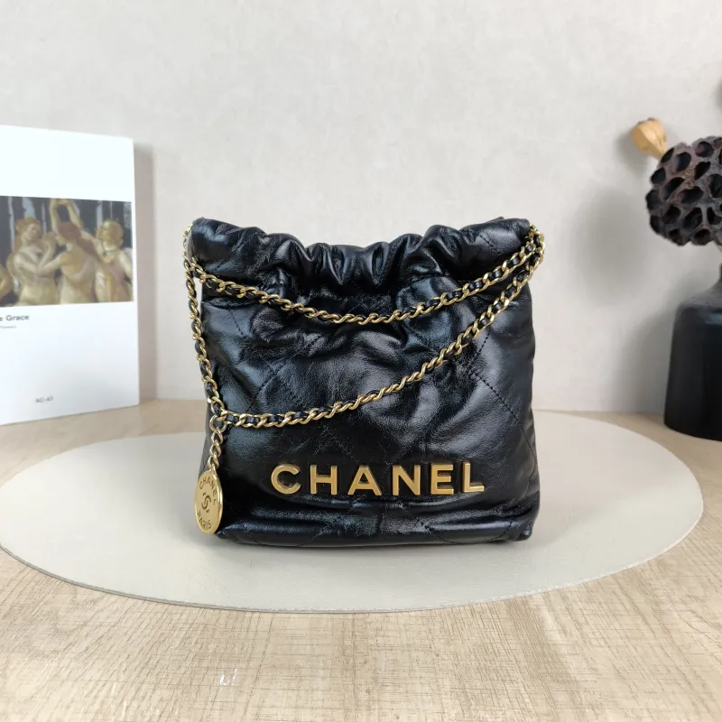 Chanel Shoulder Bag22Bag Black CC alfskinmini20 × 6 × 19 cm