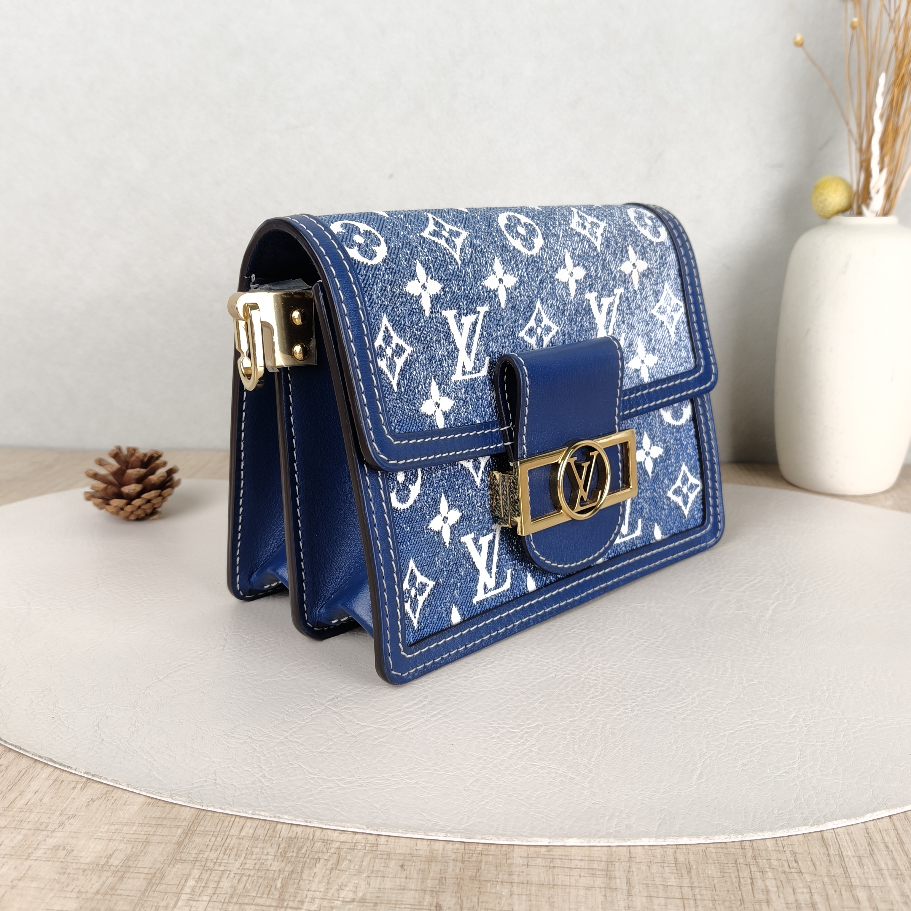 Louis Vuitton Crossbody Bag Dauphine Blue mini20 × 9 × 15 cm — cover view 4 of 5