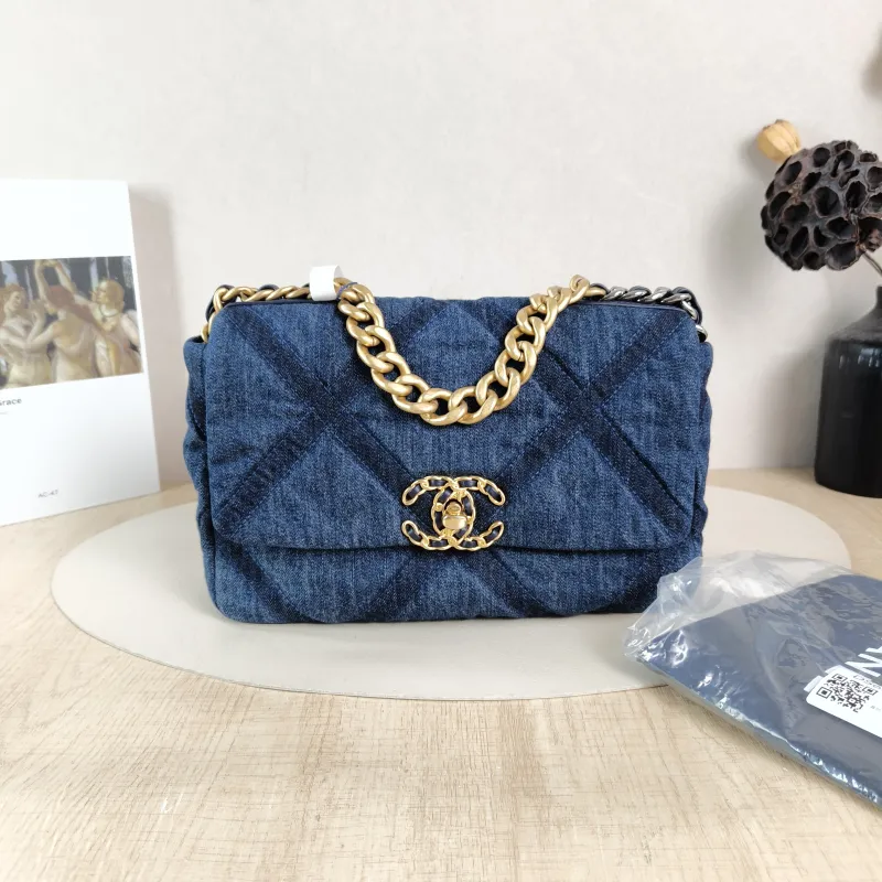 Chanel Crossbody Bag 19Bag Navy Small 26 × 9 × 16 cm — cover view 4 of 6