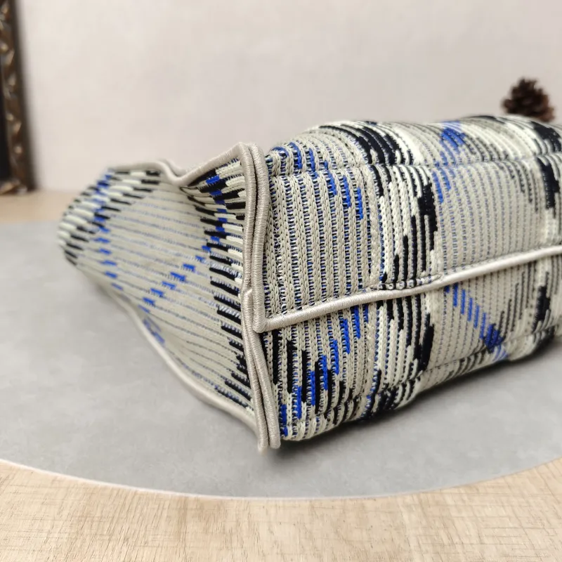 BURBERRY Top Handle Bag Tote Bag Black · Blue · Canvas One Size25 × 11 × 21 cm — detail view 16 of 18