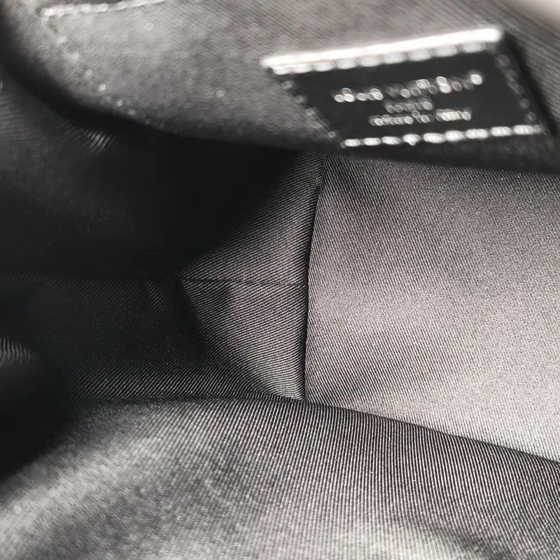 Louis Vuitton Shoulder Bag NOÉ CARGO Bucket Bag Black Calfskin Small 22 × 16 × 24 cm — detail view 4 of 14