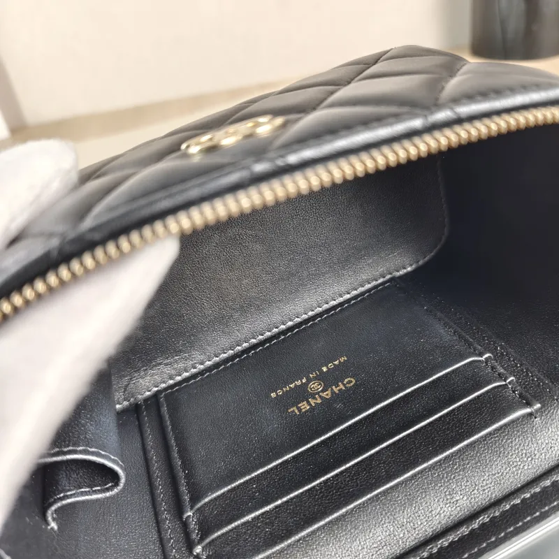 Chanel Top Handle Bag Edition Black Lambskin One Size16 × 8 × 9.5 cm — detail view 5 of 13