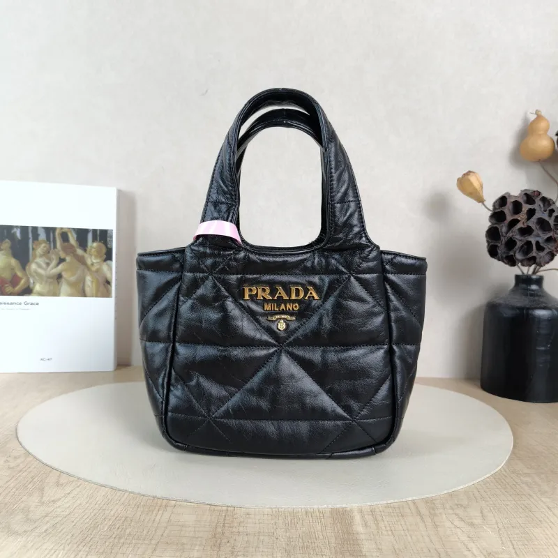 PRADA Bag Black Small18 × 10 × 15.5 cm