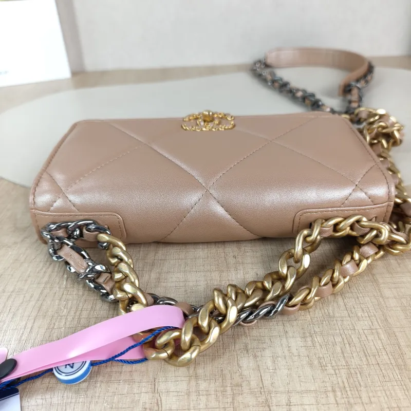 Chanel Crossbody Bag19Bag WOC Taupe SL ambskinmini19.2 × 3.5 × 12.3 cm — detail view 4 of 12