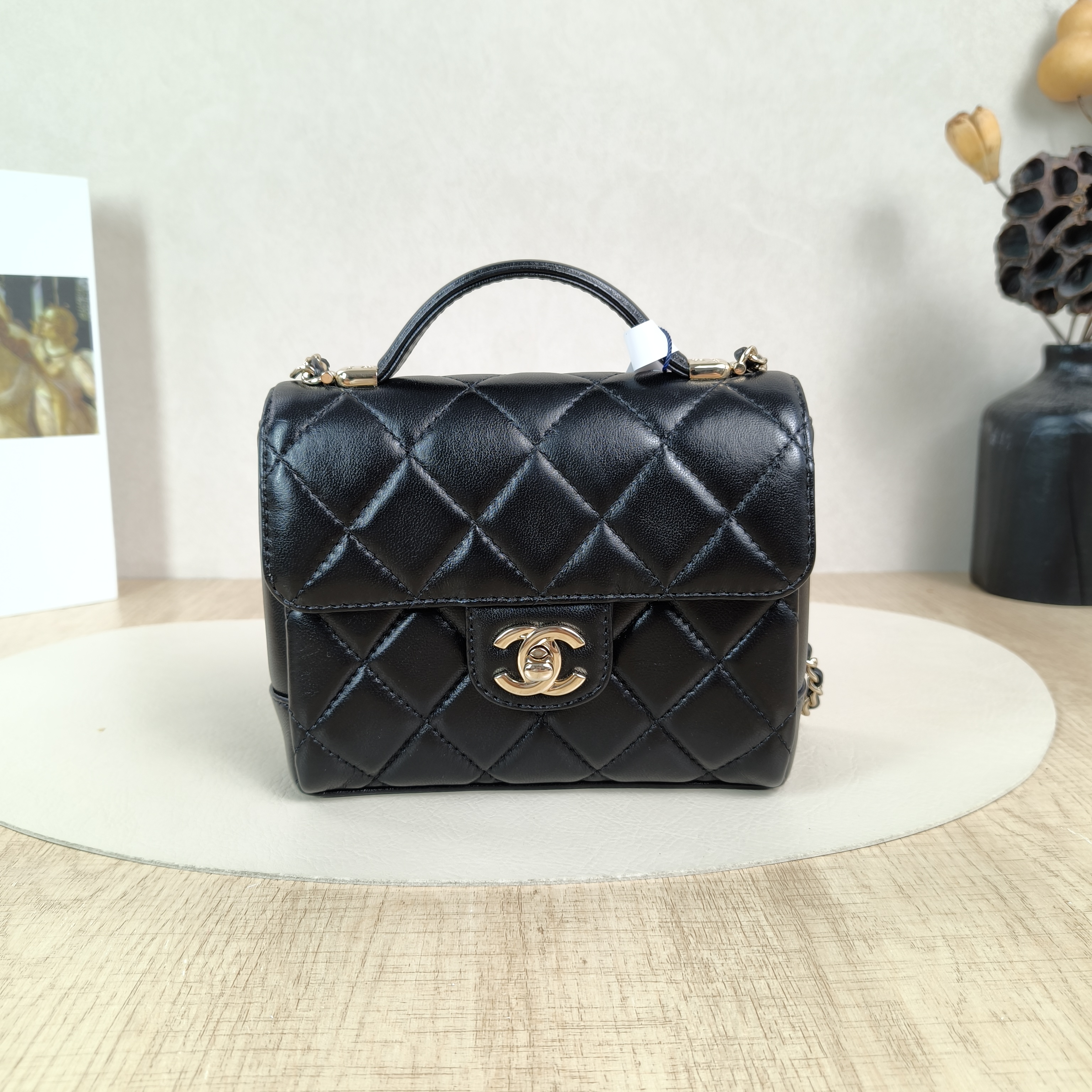 Chanel Crossbody Bag24b Black Lambskinmini17 × 6 × 13 cm