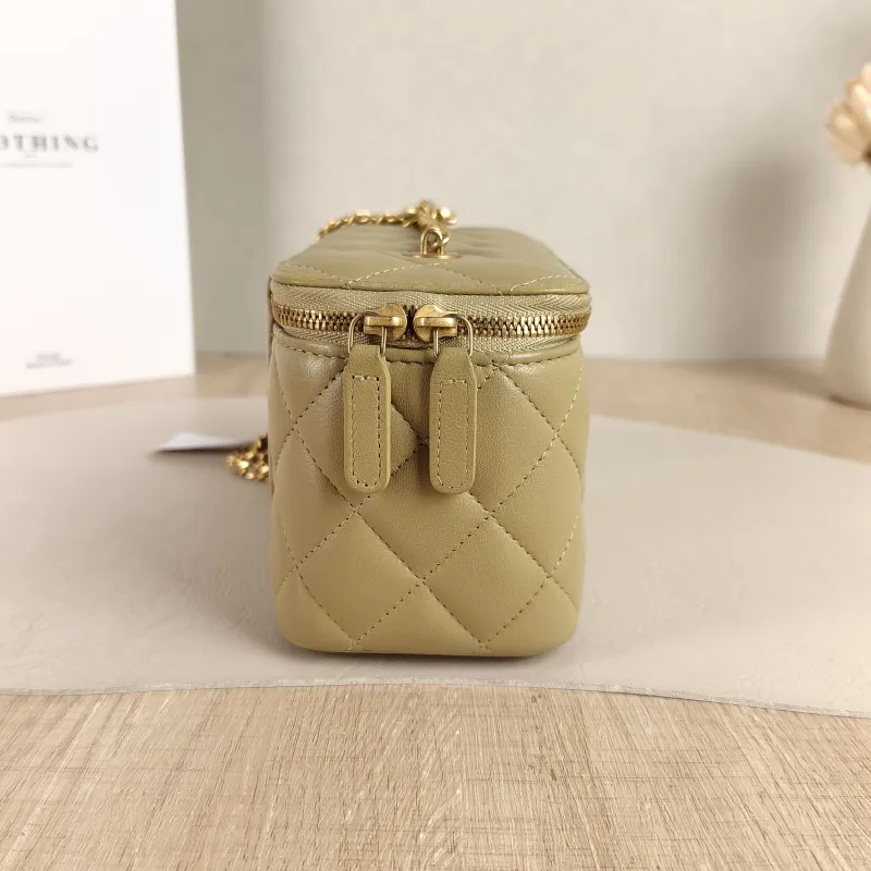 Chanel Crossbody Bag Edition Lambskin One Size 16 × 8 × 9.5 cm — detail view 3 of 10