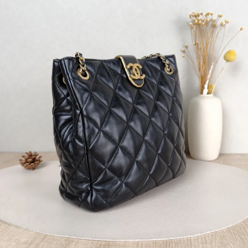 Chanel Shoulder Bag tote Black Lambskin One Size 23 × 8 × 23 cm — cover view 3 of 5