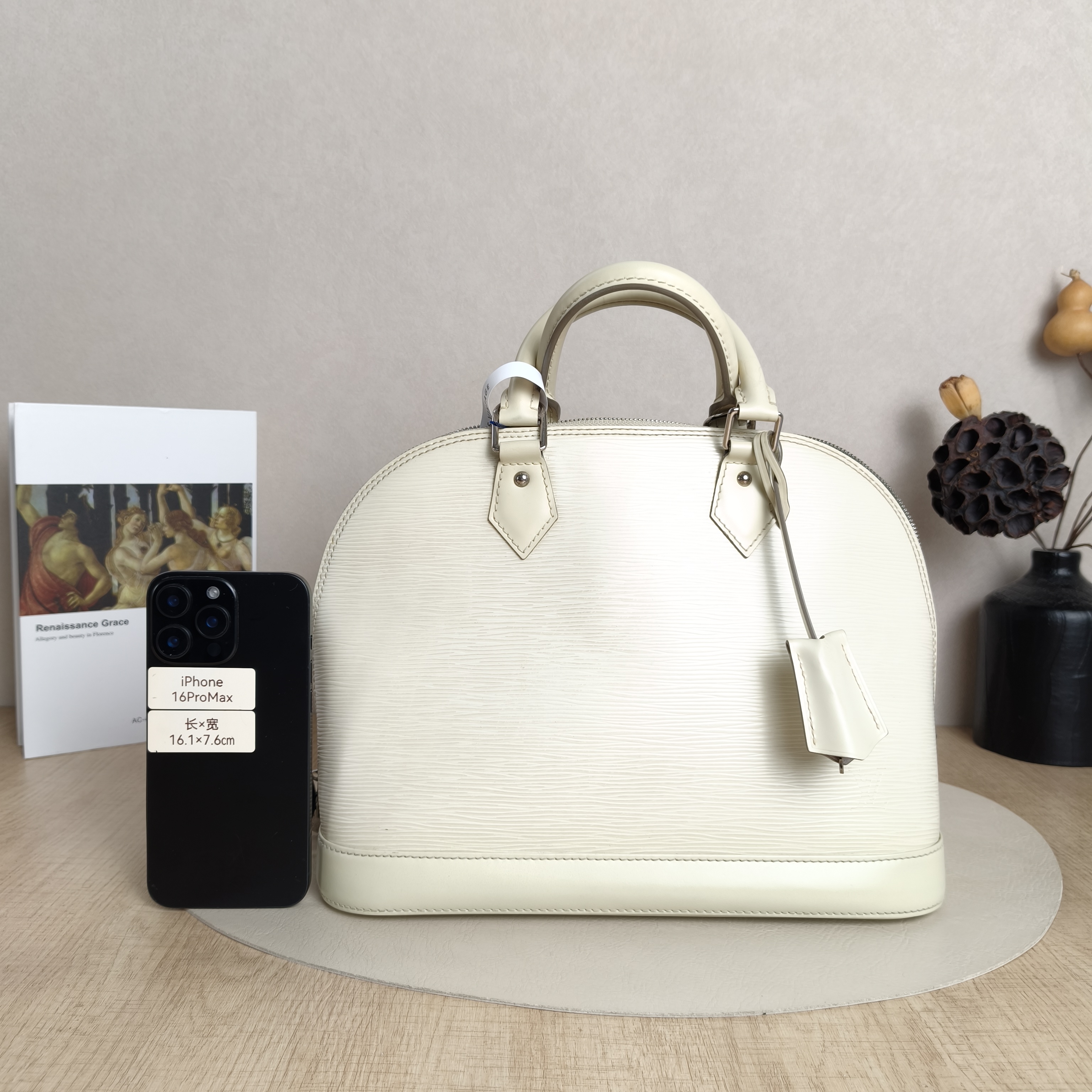 Louis Vuitton Top Handle Bag Alma Small Epi Embossed Calfskin Small32 × 16 × 25 cm — cover view 4 of 5