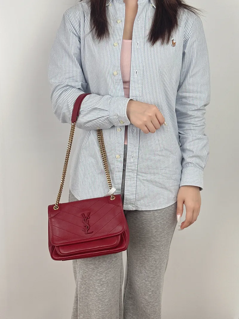 SAINT LAURENT Crossbody Bag Niki Red D Lambskin Small21 × 7.5 × 16 cm — on-model view 2 of 2