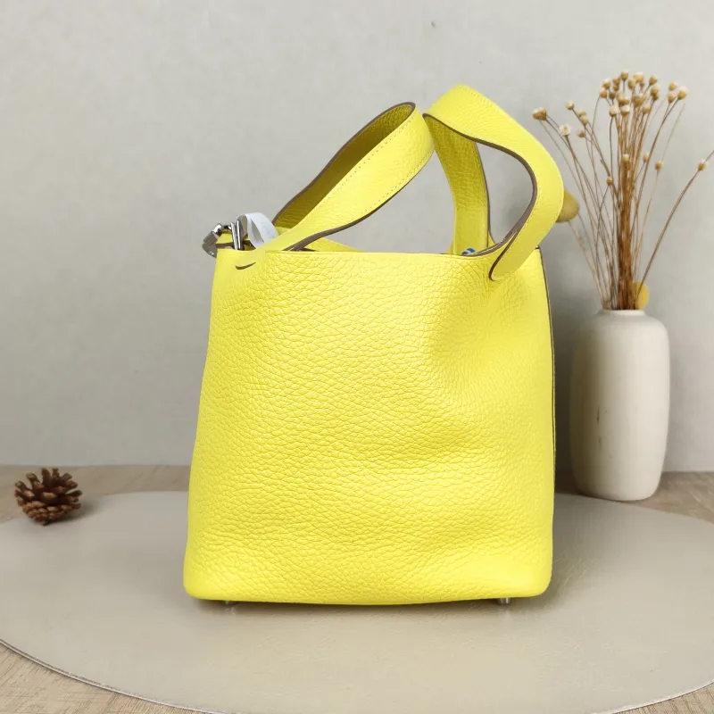 Hermès Top Handle Bag Picotin Lock 18 189N Taurillon Clemence TC Calfskin Small18 × 13 × 18 cm — detail view 11 of 13
