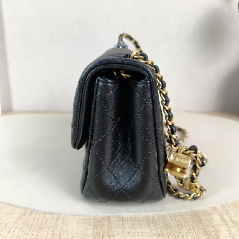 Chanel Crossbody Bag c Black Lambskin Mini 17 × 8 × 13.5 cm — detail view 11 of 13