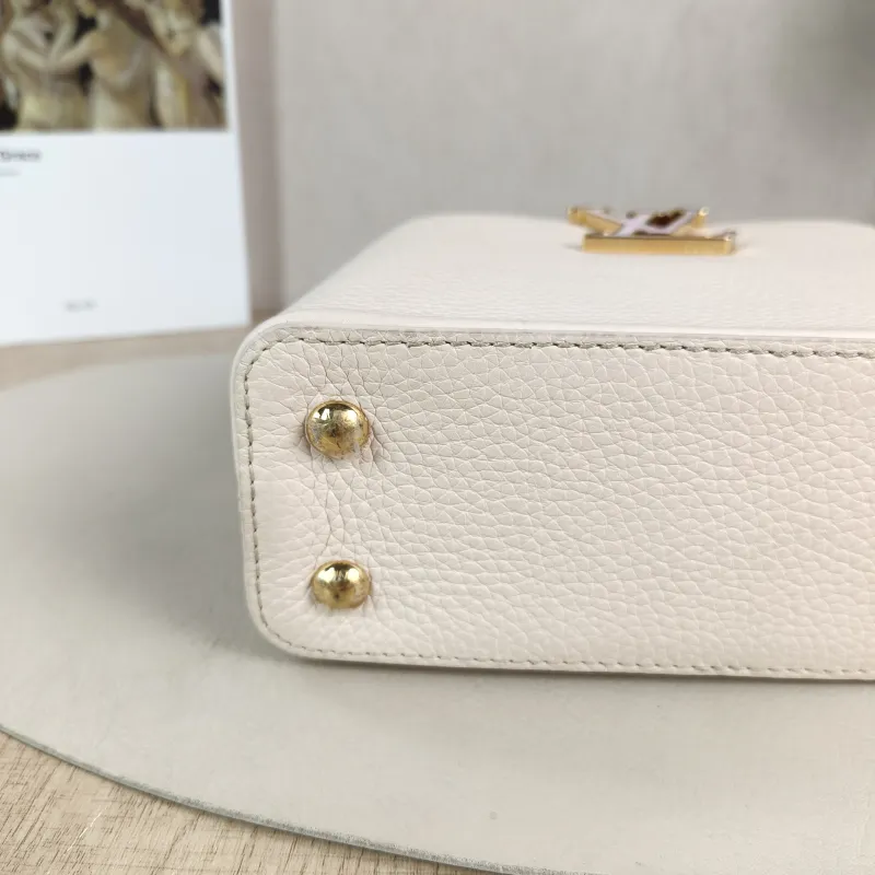 Louis Vuitton Shoulder Bag Capucines Beige Calfskin Mini 21 × 8 × 14 cm — detail view 1 of 11