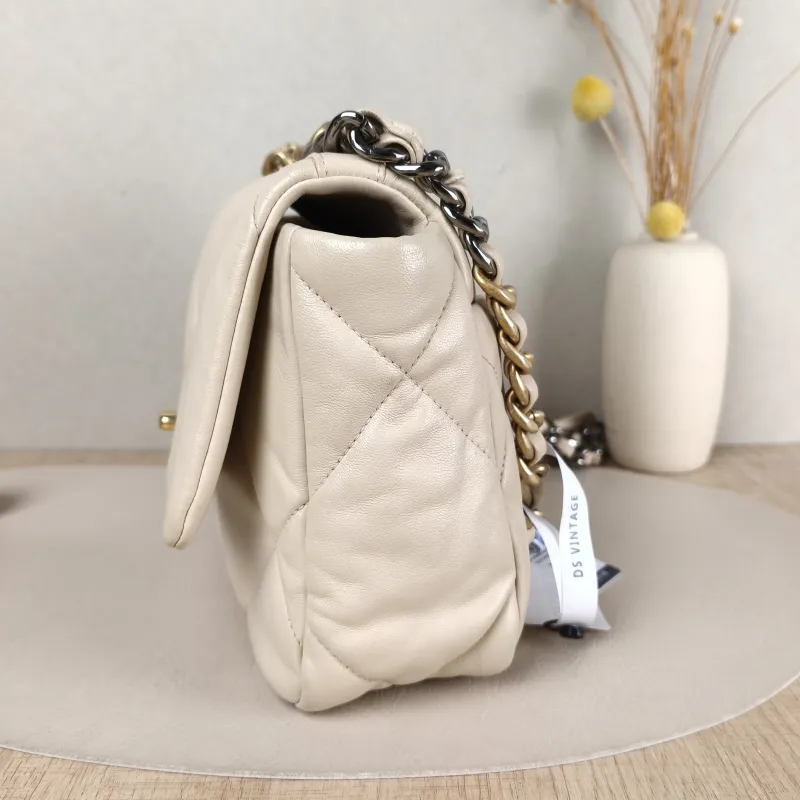 Chanel Crossbody Bag 19Bag Beige Lambskin Small 26 × 9 × 16 cm 30 — detail view 8 of 15