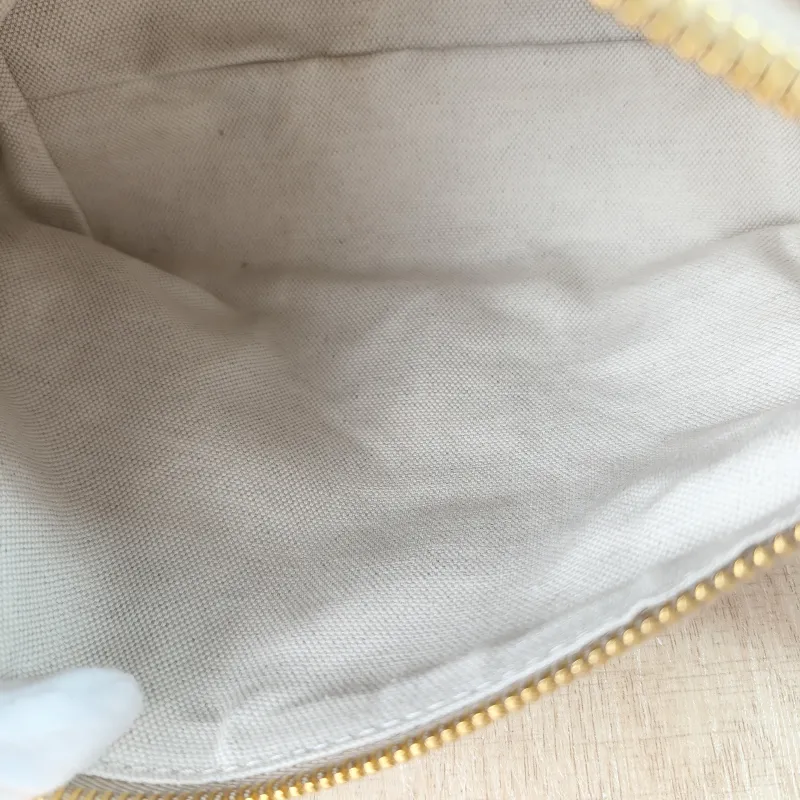 Miumiu Top Handle Bag Spirit Vanity Case Bag Cosmetic Bag Lambskin One Size18.5 × 10 × 14 cm — detail view 1 of 13