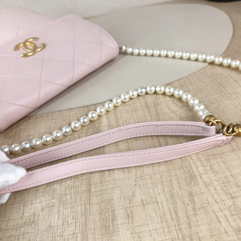 Chanel Crossbody Bag Pearl Crossbody Bag Pink Calfskin One Size 19 × 8 × 19 cm 31 — detail view 3 of 12