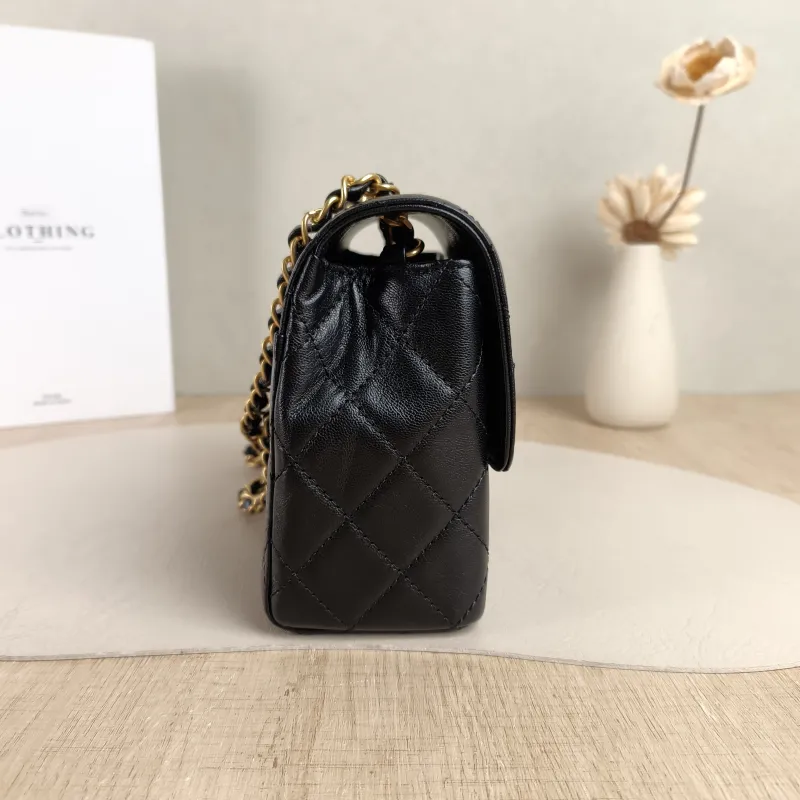 Chanel Crossbody Bag Edition Black Calfskinmini16 × 7 × 15 cm — detail view 5 of 11