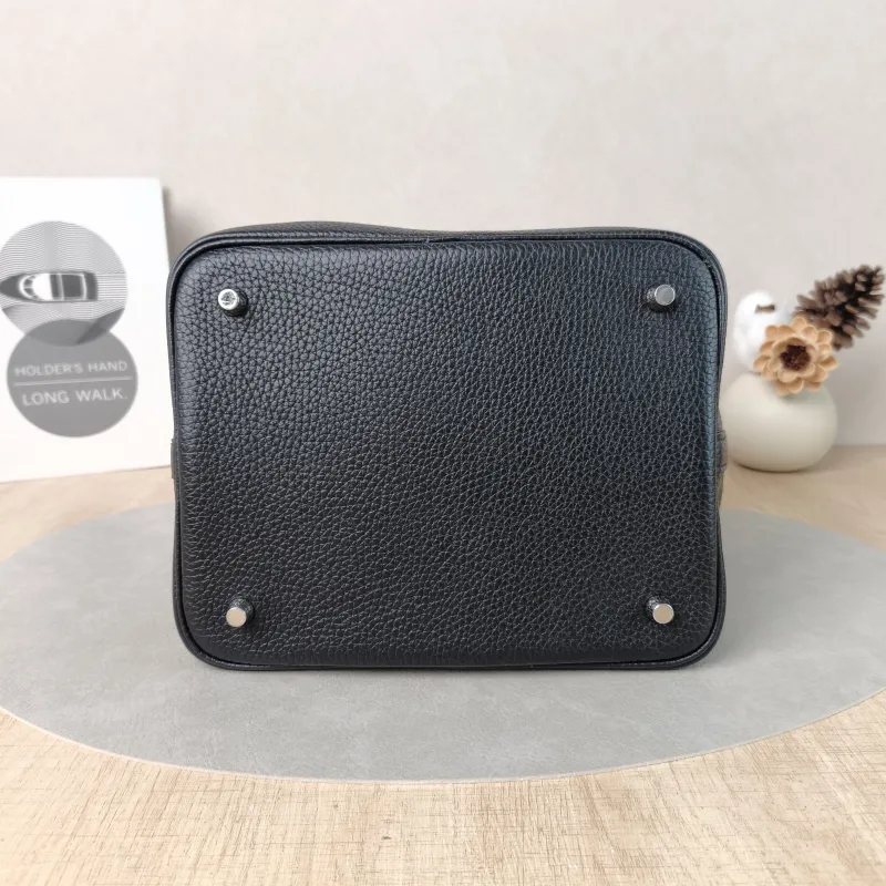 Hermès Top Handle Bag Picotin Lock 22 22 Black Taurillon Clemence TC Calfskin Medium 22 × 18 × 21 cm C — cover view 5 of 6