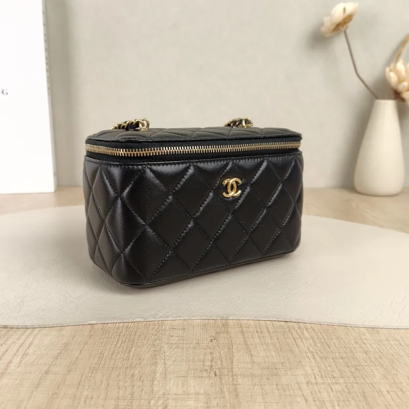 Chanel Crossbody Bag Edition Black Lambskin One Size17 × 8 × 9.5 cm — cover view 3 of 5