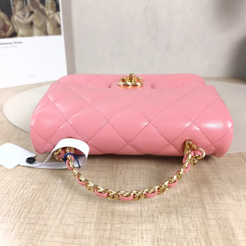 Chanel Crossbody Bag Pink Lambskin One Size 20 × 5 × 13 cm — detail view 3 of 14