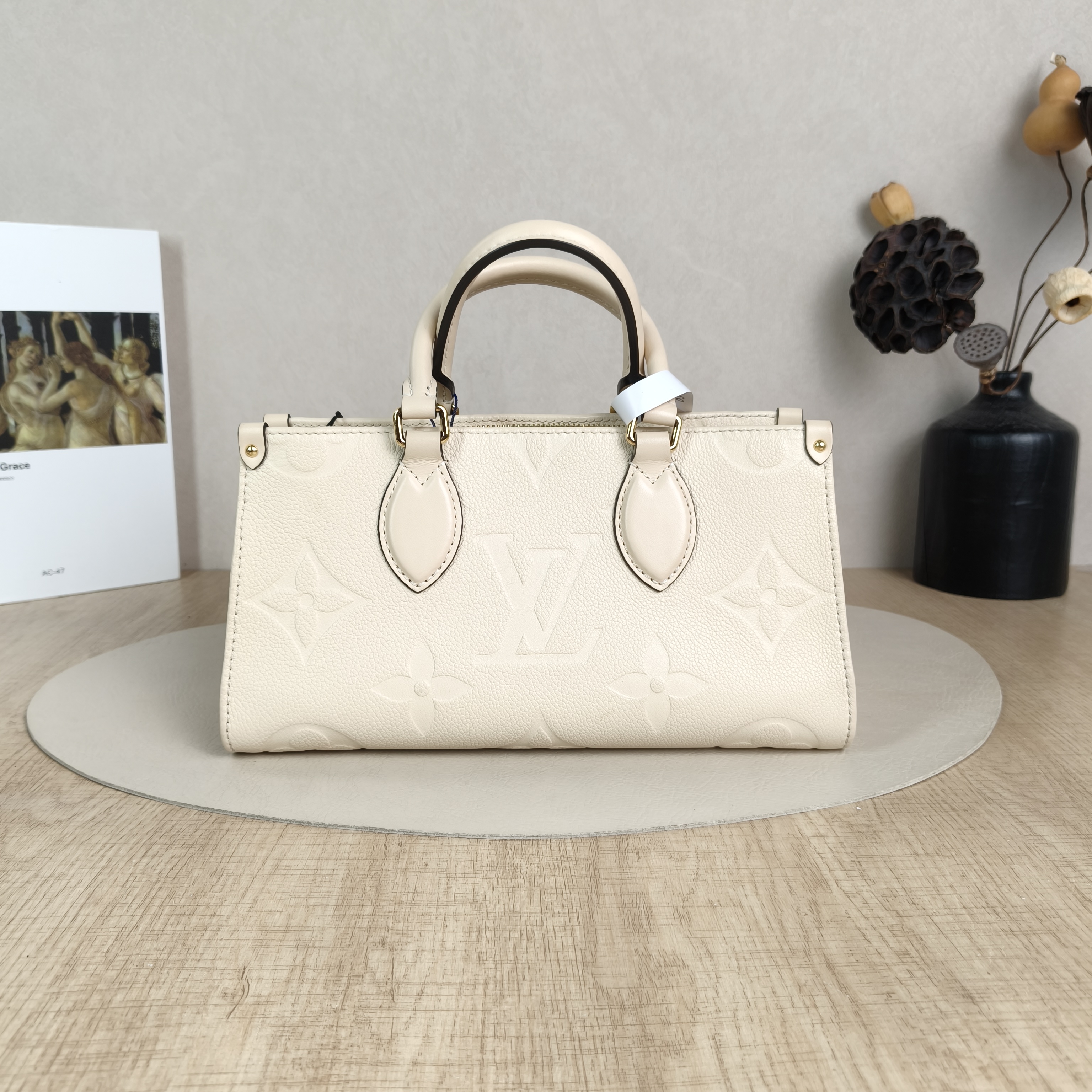 Louis Vuitton Crossbody Bag Onthego East West Two Straps White Empreinte Embossed Calfskin Monogram Small25 × 10 × 13 cm — cover view 5 of 5