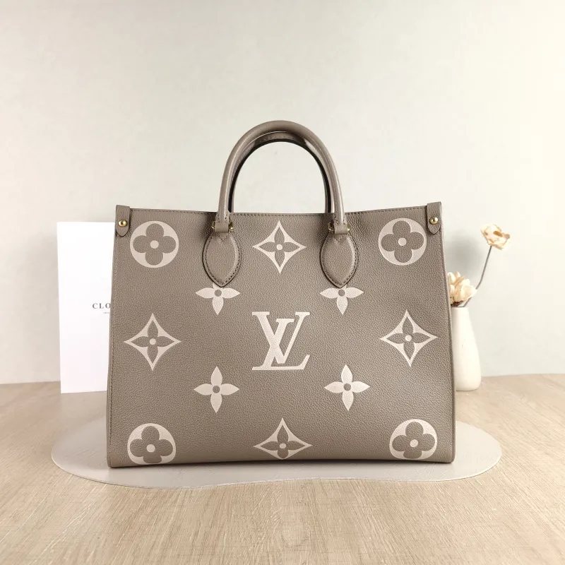 Louis Vuitton Shoulder Bag Onthego Medium · White Monogram Empreinte Embossed Calfskin Medium 35 × 14 × 27 cm