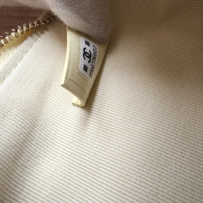 Chanel Crossbody Bag Crossbody Bag Yellow Grained Calfskin One Size21.5 × 7.5 × 19 cm — detail view 2 of 14