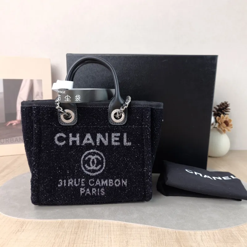 Chanel Shoulder Bag Black Mini 19 × 11 × 16 cm — cover view 4 of 6