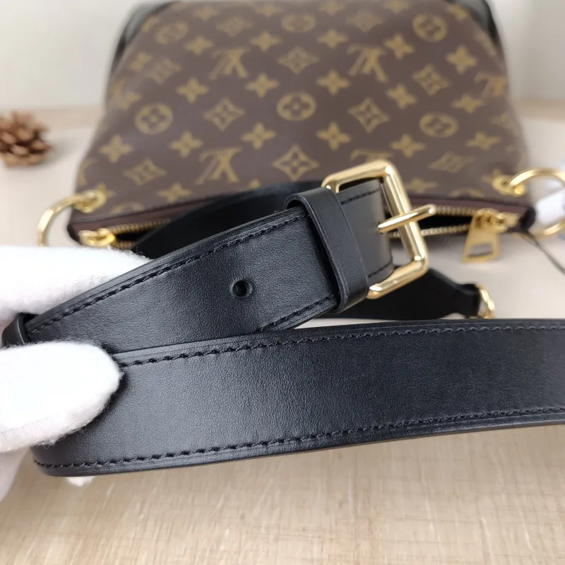 Louis Vuitton Crossbody Bag ODEON Monogram PVC Small 24 × 8 × 22 cm — detail view 4 of 12