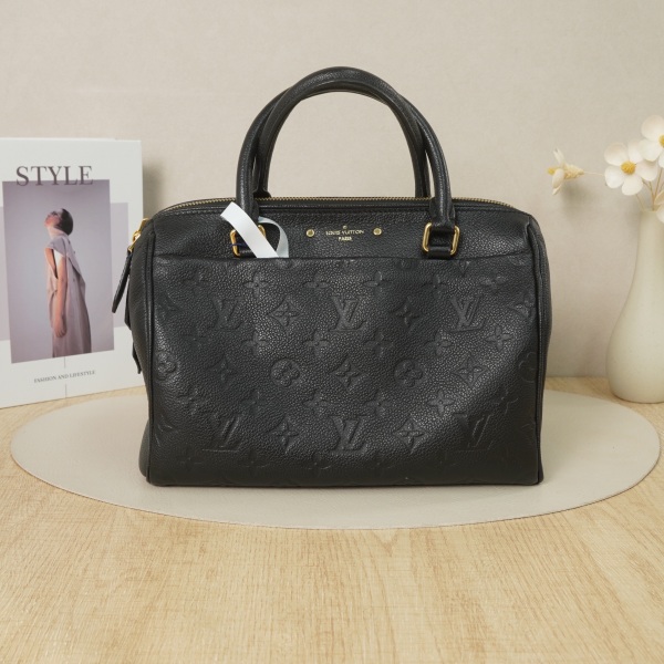 Louis Vuitton speedy25Black Calfskin · Shoulder Strap Keys, Lock and Leather Tag · 26 × 15 × 18 cm