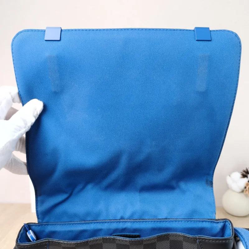 Louis Vuitton Crossbody Bag District Messenger Bag PVC Small 25 × 7 × 22 cm — detail view 3 of 12