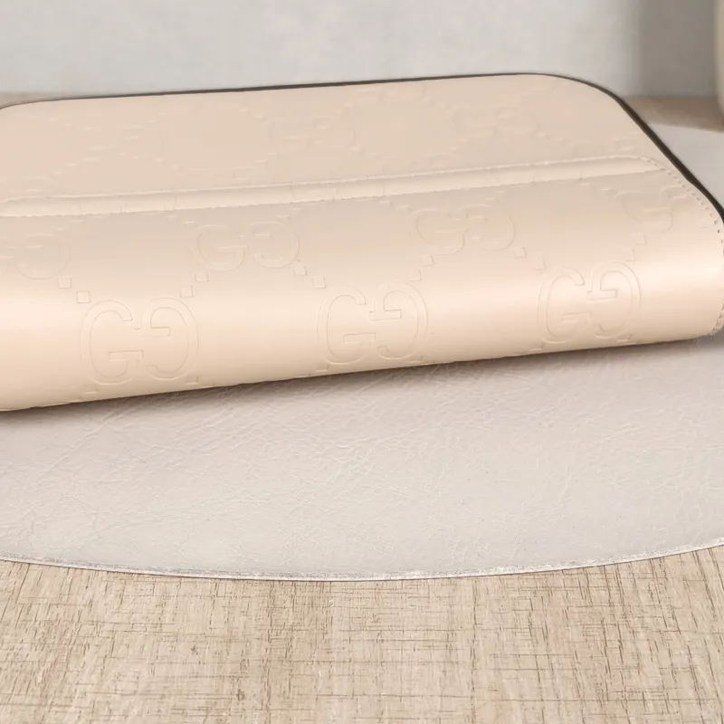 GUCCI Crossbody Bag GG Collection Shoulder Bag Beige Calfskin Mini 21 × 3 × 13.5 cm — detail view 1 of 12
