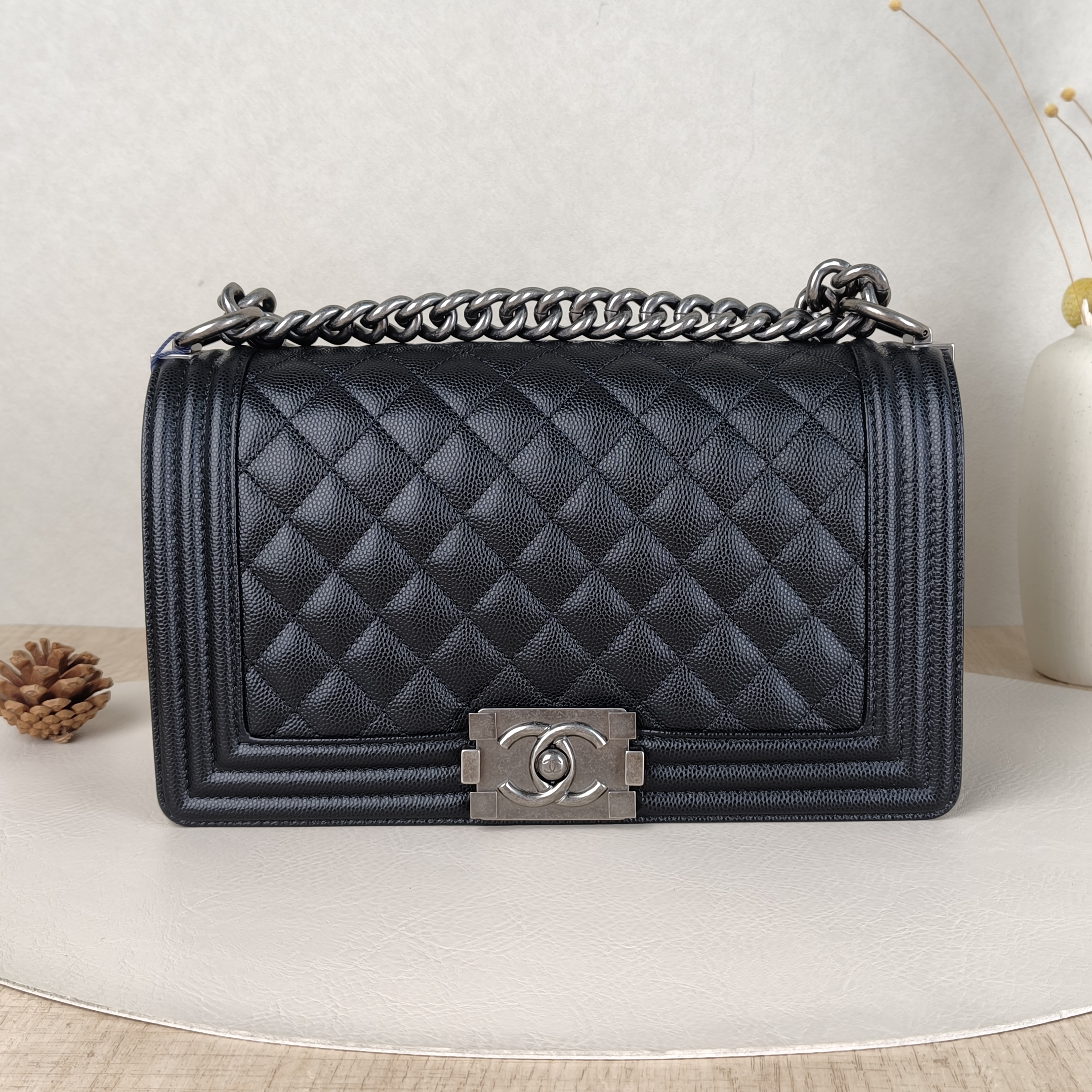 Chanel Crossbody Bag Le Boy​Black Grained Calfskin Medium25 × 9 × 15 cm