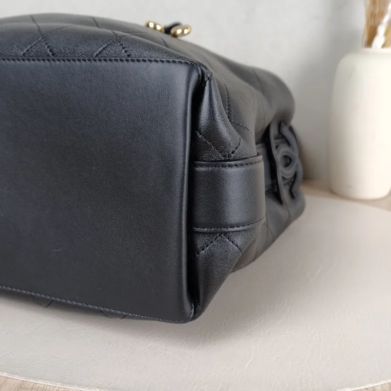 Chanel Shoulder Bag Bucket Bag Black Lambskin 22.5 × 13 × 22 cm — detail view 6 of 10