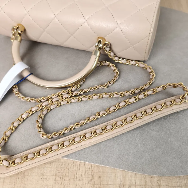 Chanel Crossbody Bag Crossbody Bag Beige Calfskin One Size24 × 10 × 16 cm — detail view 6 of 13
