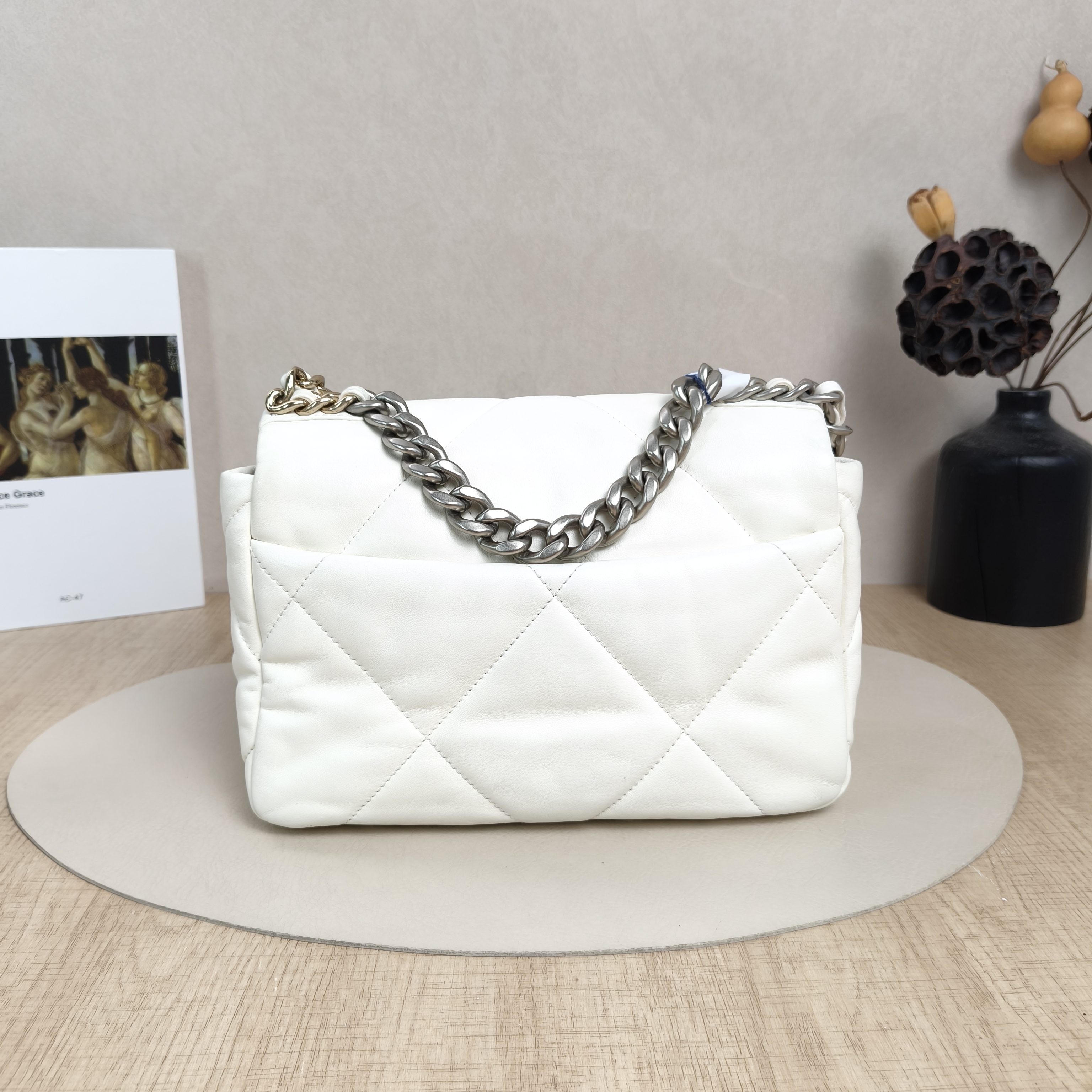 Chanel Crossbody Bag19Bag White SL ambskin Small26 × 9 × 16 cm — cover view 6 of 6