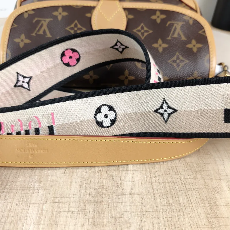 Louis Vuitton Crossbody Bag Diane Baguette Bag Shoulder Strap PVC Small 24 × 9 × 15 cm — detail view 12 of 13