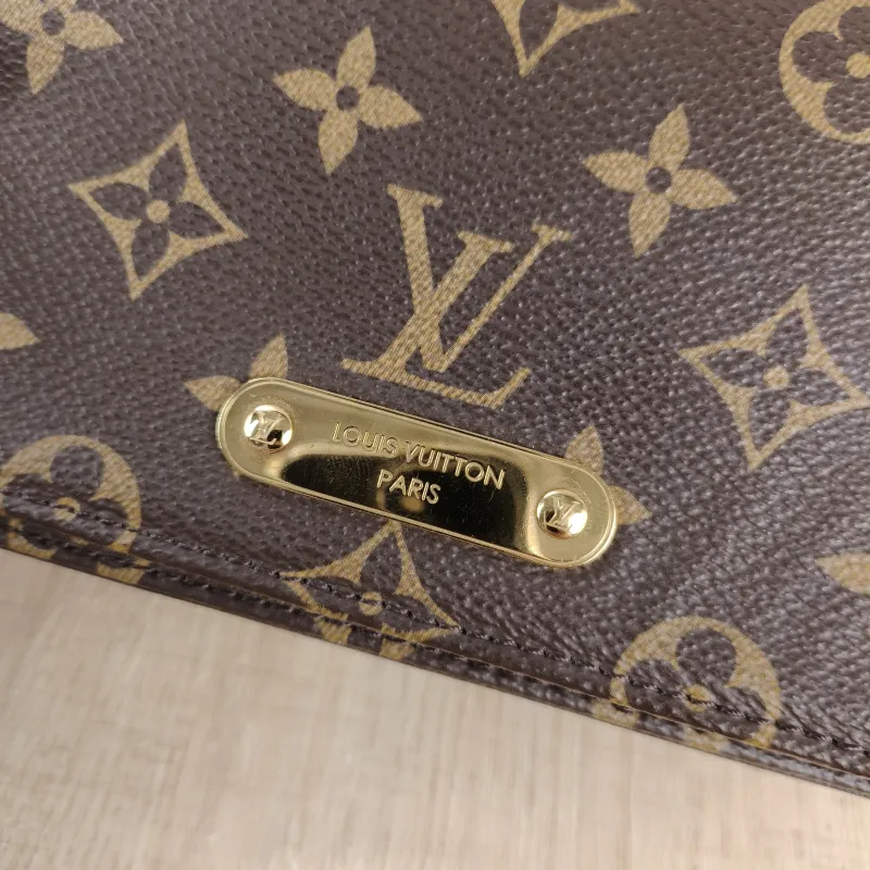 Louis Vuitton Crossbody Bag LILY Chain Bagwoc Monogram PVC One Size 21 × 3.5 × 10.5 cm — detail view 2 of 12
