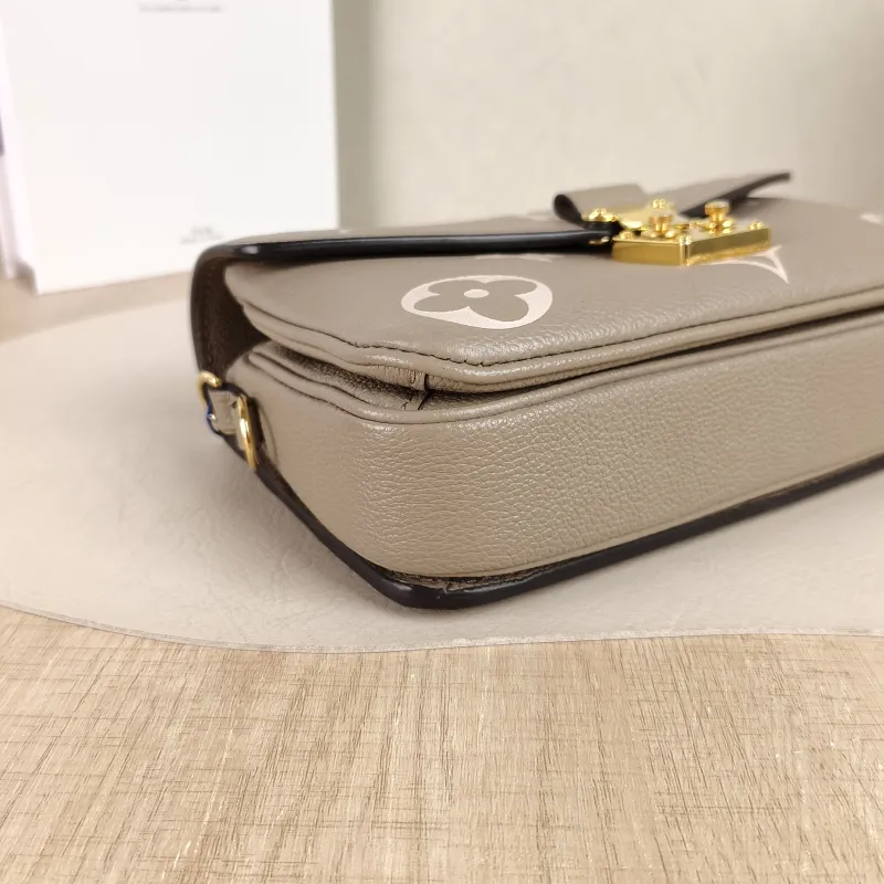 Louis Vuitton Crossbody Bag Pochette Métis East West Empreinte Embossed Calfskin Small21.5 × 6 × 13.5 cm — detail view 3 of 12