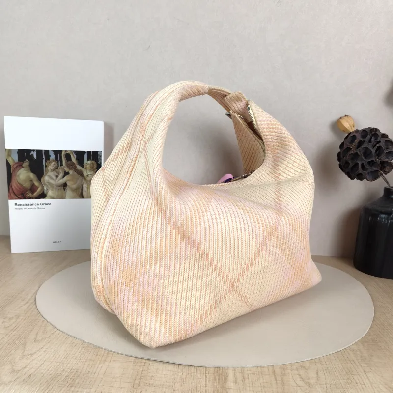 BURBERRY Shoulder Bag 30 × 17 × 38.5 cm — cover view 4 of 5