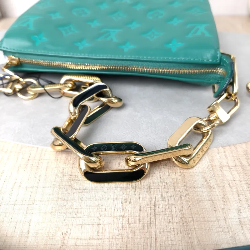 Louis Vuitton Crossbody Bag Coussin BB Green Lambskin BB21 × 7 × 16 cm — detail view 6 of 12