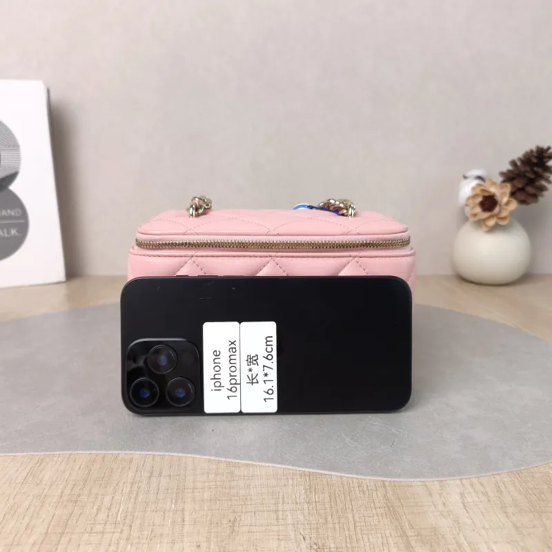 Chanel Crossbody Bag Edition Pink Lambskin One Size 16 × 8 × 9.5 cm 31 — cover view 4 of 5