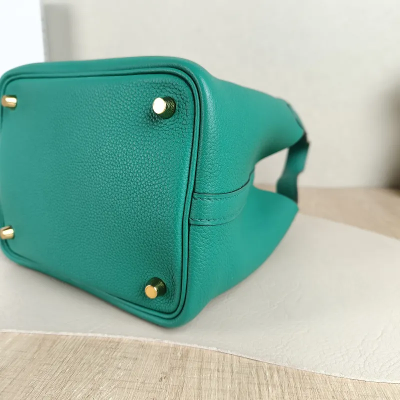Hermès Top Handle Bag Picotin Lock 18 18 O6Vert Jade Taurillon Clemence TC Calfskin Small 18 × 13 × 18 cm U — detail view 6 of 8