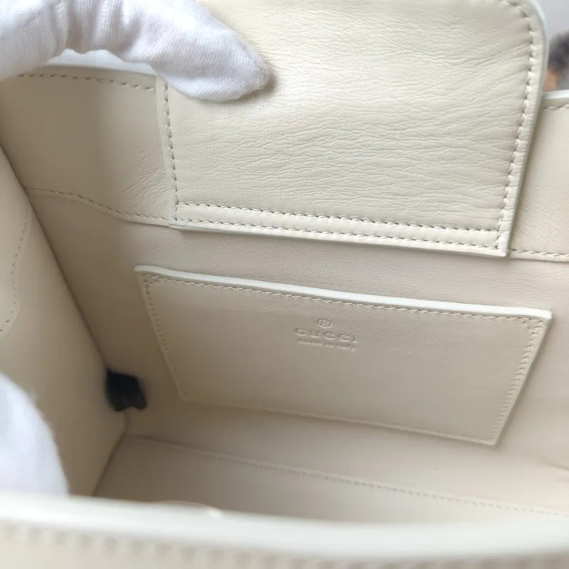 GUCCI Top Handle Bag Diana Top Handle Bag White Calfskin One Size20 × 9.5 × 16 cm — detail view 7 of 13