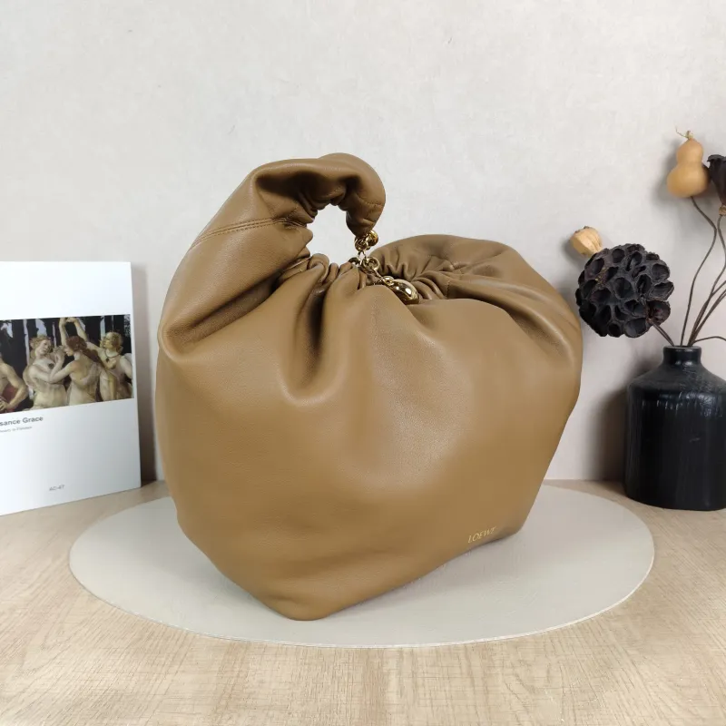 LOEWE Crossbody Bag Squeeze Lambskin Medium 34 × 13.5 × 33 cm — cover view 2 of 5